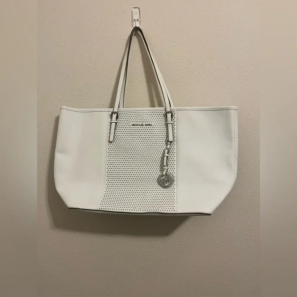 Michael Kors Jet Setter White Handbag - Picture 1 of 9